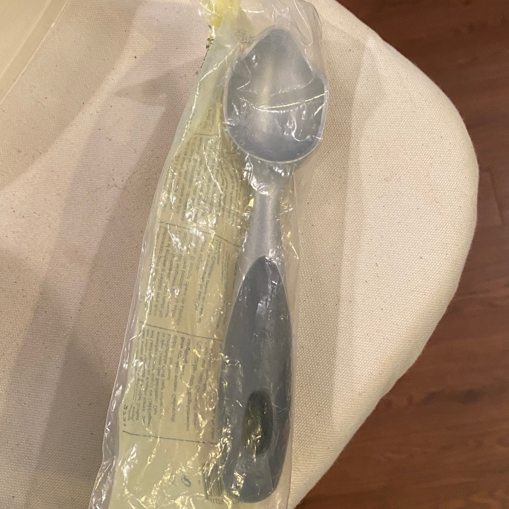 Pampered Chef Silver and Black Ice Cream Scoop - Picture 2 of 3
